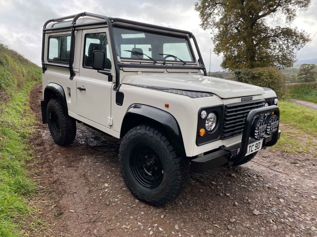 LAND ROVER DEFENDER 90 - CSW IN Arctic WHITE | TATC