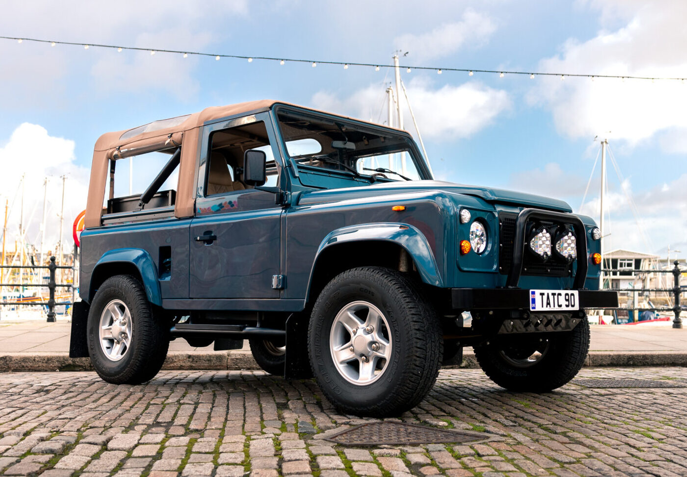 Defender 90 - Tasman Blue