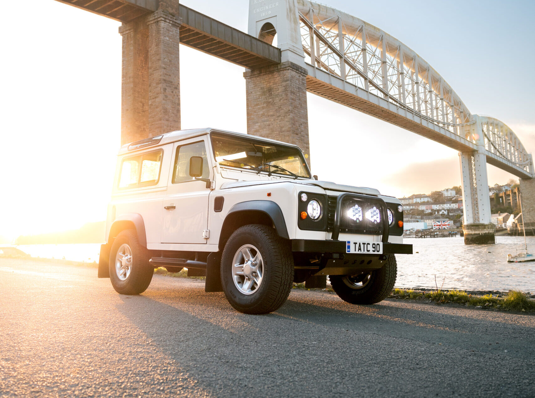 DEFENDER 90 ALPINE WHITE